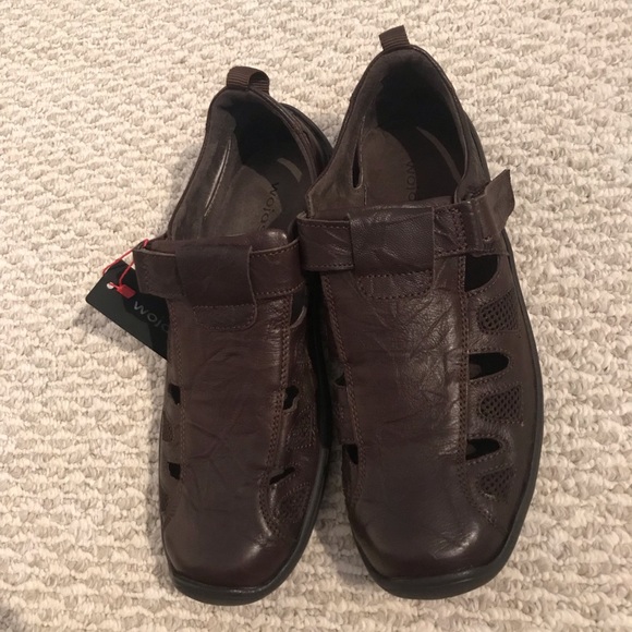 Men\'s sandals made of very soft leather, light